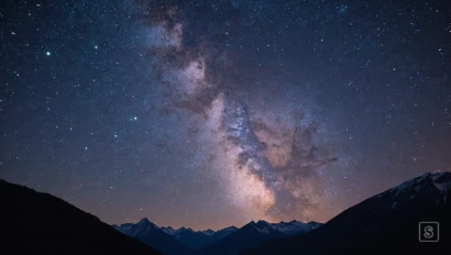 Melkweg boven berglandschap