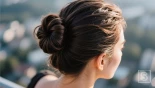 Luchtfoto van een chignon met zachte belichting.